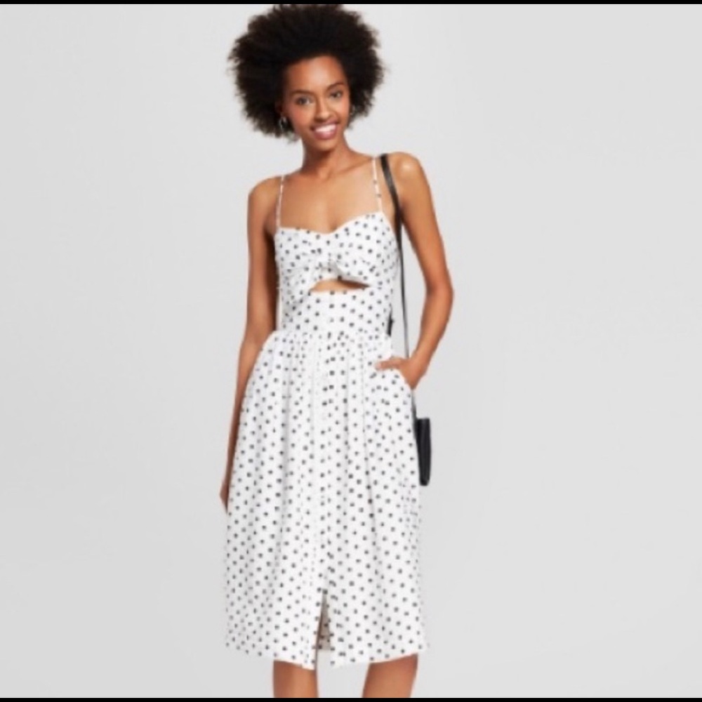 Super cute, retro, polka dot dress.